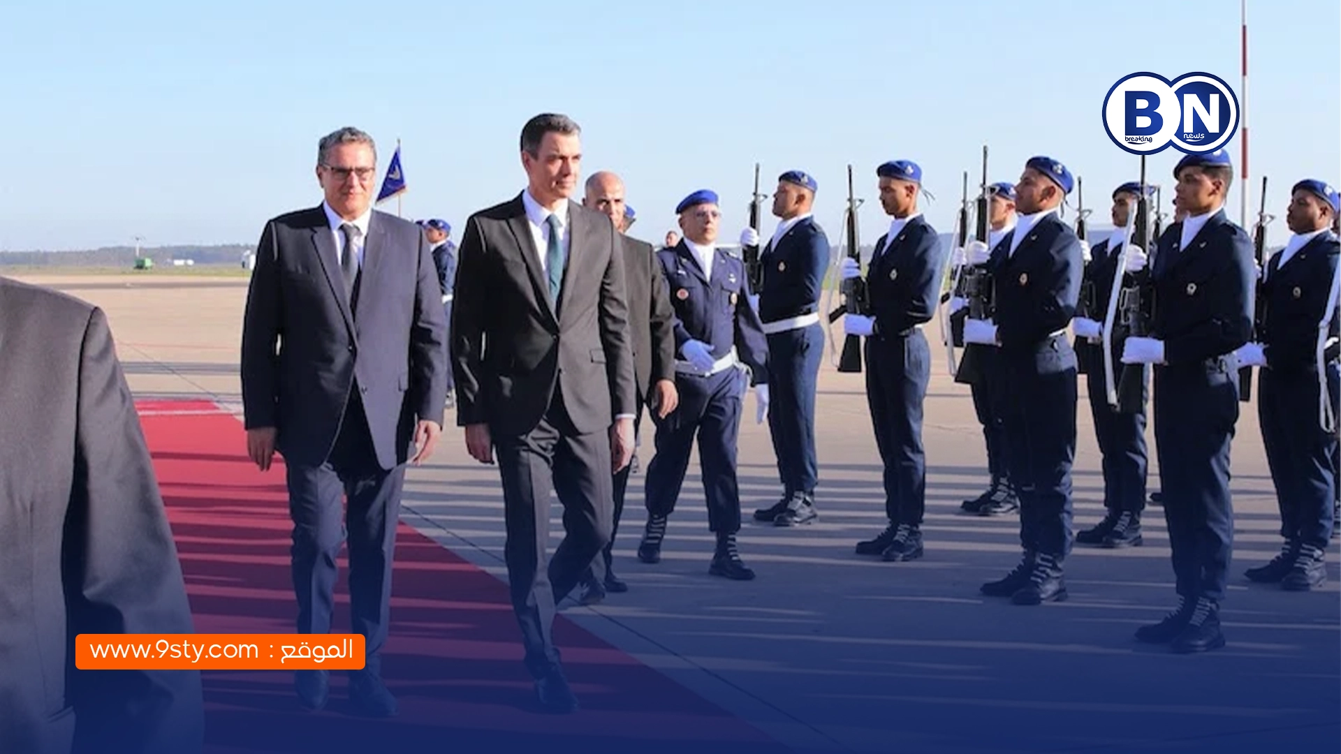 لماذا يبدو غمد السيف لدى وحدة الشرف الإسبانية بهذا الشكل؟.. تفسير عسكري وتاريخي